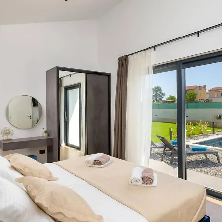아파트 Lakeside Luxury Retreat In The Heart Of *
