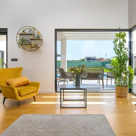 Lakeside Luxury Retreat In The Heart Of *