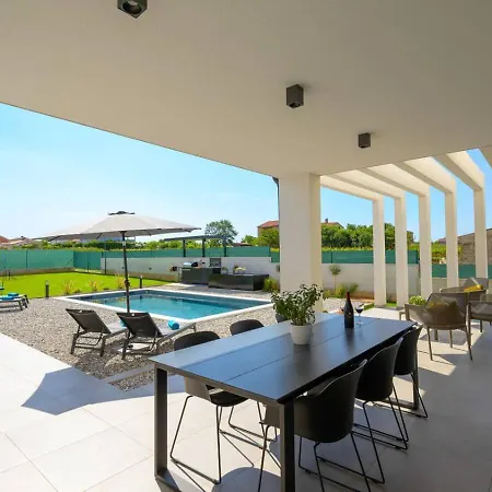 Apartman Lakeside Luxury Retreat In The Heart Of *