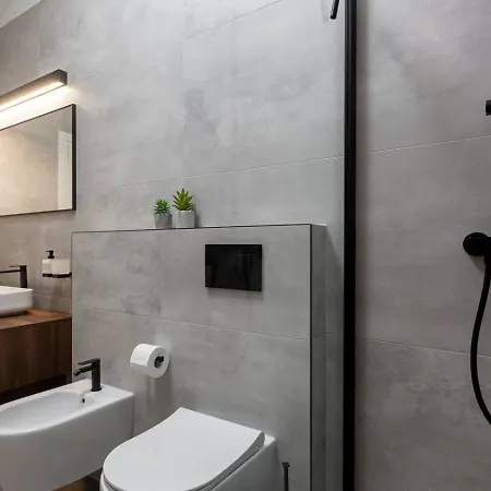 Lakeside Luxury Retreat In The Heart Of Apartman *