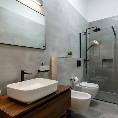 Lakeside Luxury Retreat In The Heart Of *