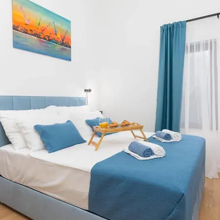Apartman Lakeside Luxury Retreat In The Heart Of *