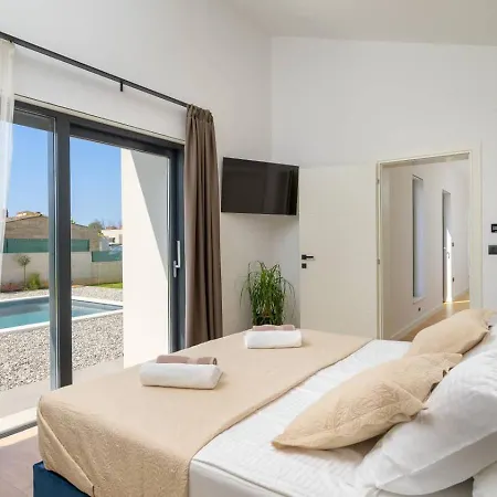 Apartman Lakeside Luxury Retreat In The Heart Of