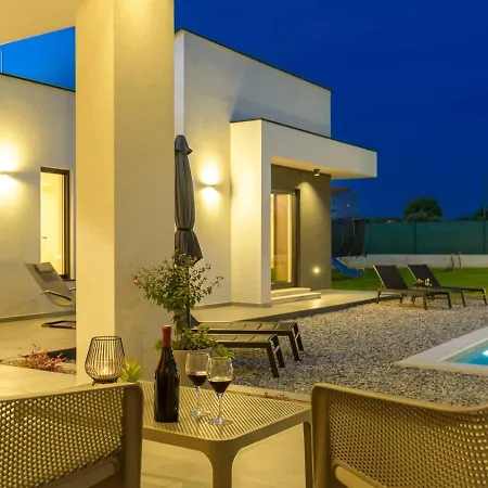 Lakeside Luxury Retreat In The Heart Of * Tushemisht